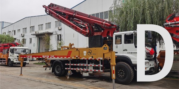 布料過(guò)程中，應(yīng)不斷檢查并在必要時(shí)調(diào)整泵車(chē)支腿