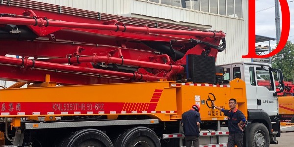 怎樣購買一臺小型混凝土泵車，什么價格劃算？