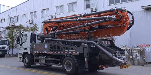 由于機械設備需求多樣，更多小型泵車針對農村市場而展現(xiàn)