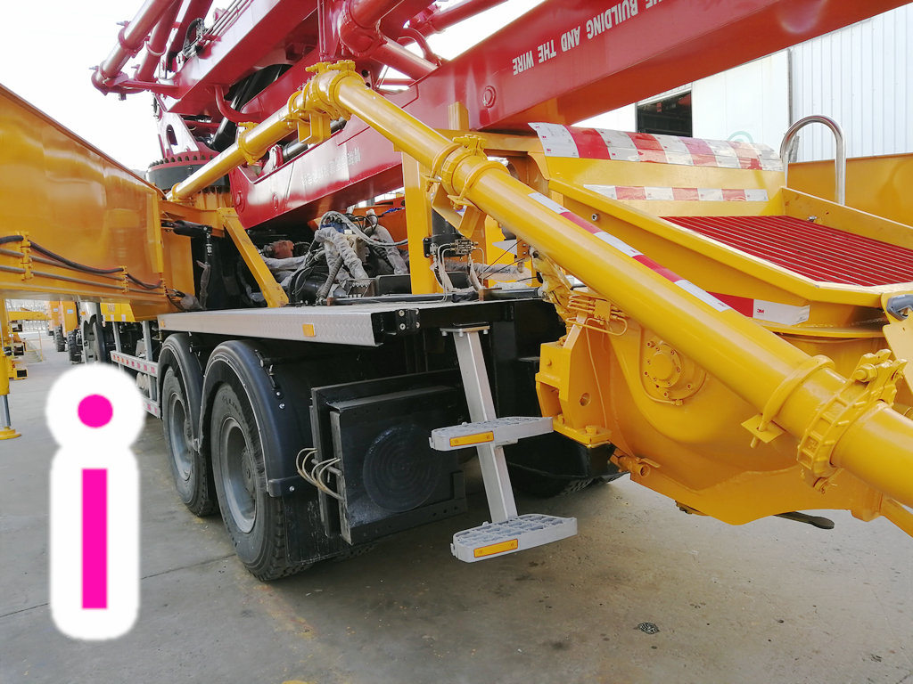 青島小型混凝土泵車價格 (4)