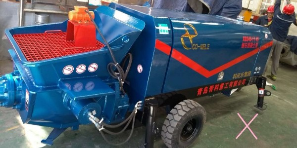 混凝土輸送泵管道內(nèi)的拌合物結(jié)塊或沉淀該怎樣處理？